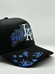 2 Fashionable baseball caps