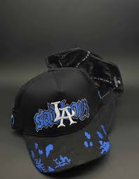 2 Fashionable baseball caps