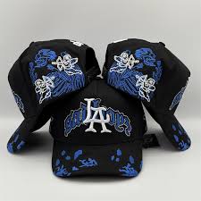 2 Fashionable baseball caps