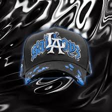 2 Fashionable baseball caps