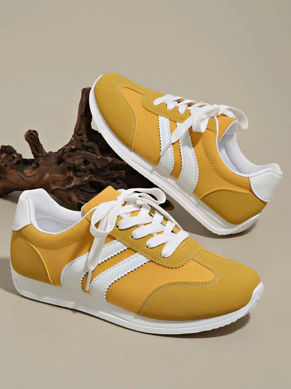 Fashionable women's athletic shoes, round-toe sneakers with thick soles