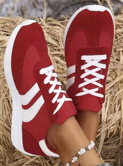 Fashionable women's athletic shoes, round-toe sneakers with thick soles