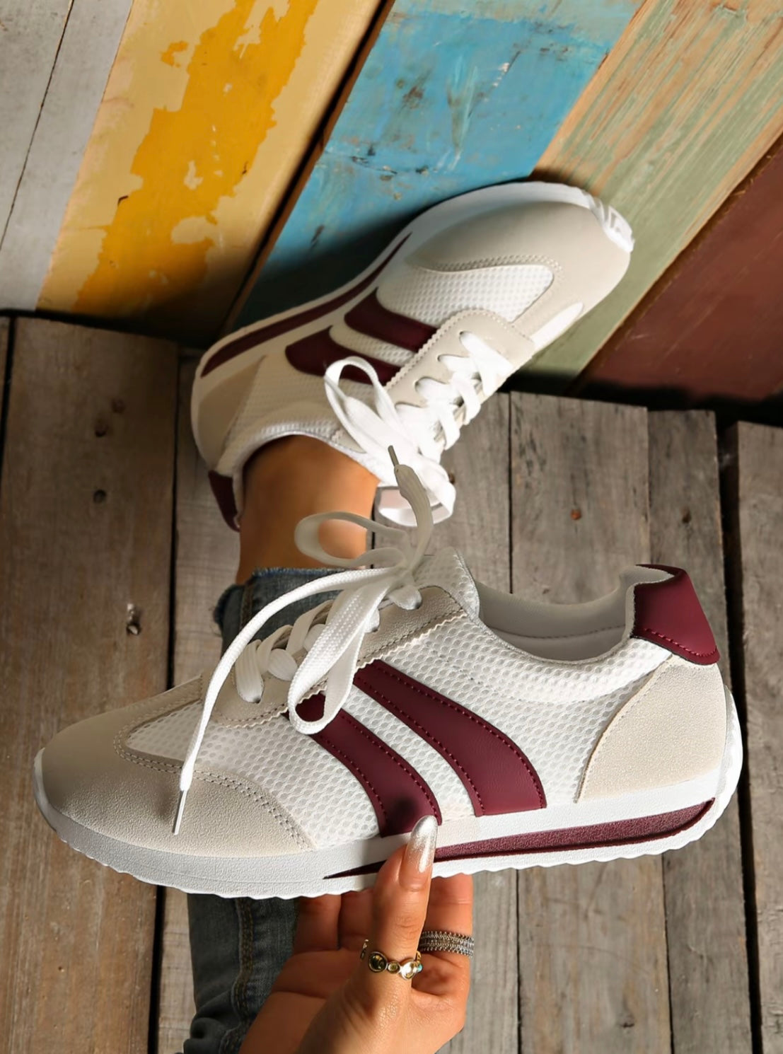 Fashionable women's athletic shoes, round-toe sneakers with thick soles