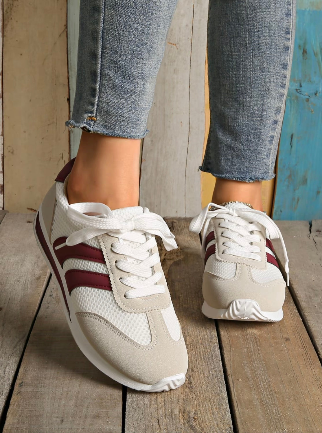 Fashionable women's athletic shoes, round-toe sneakers with thick soles