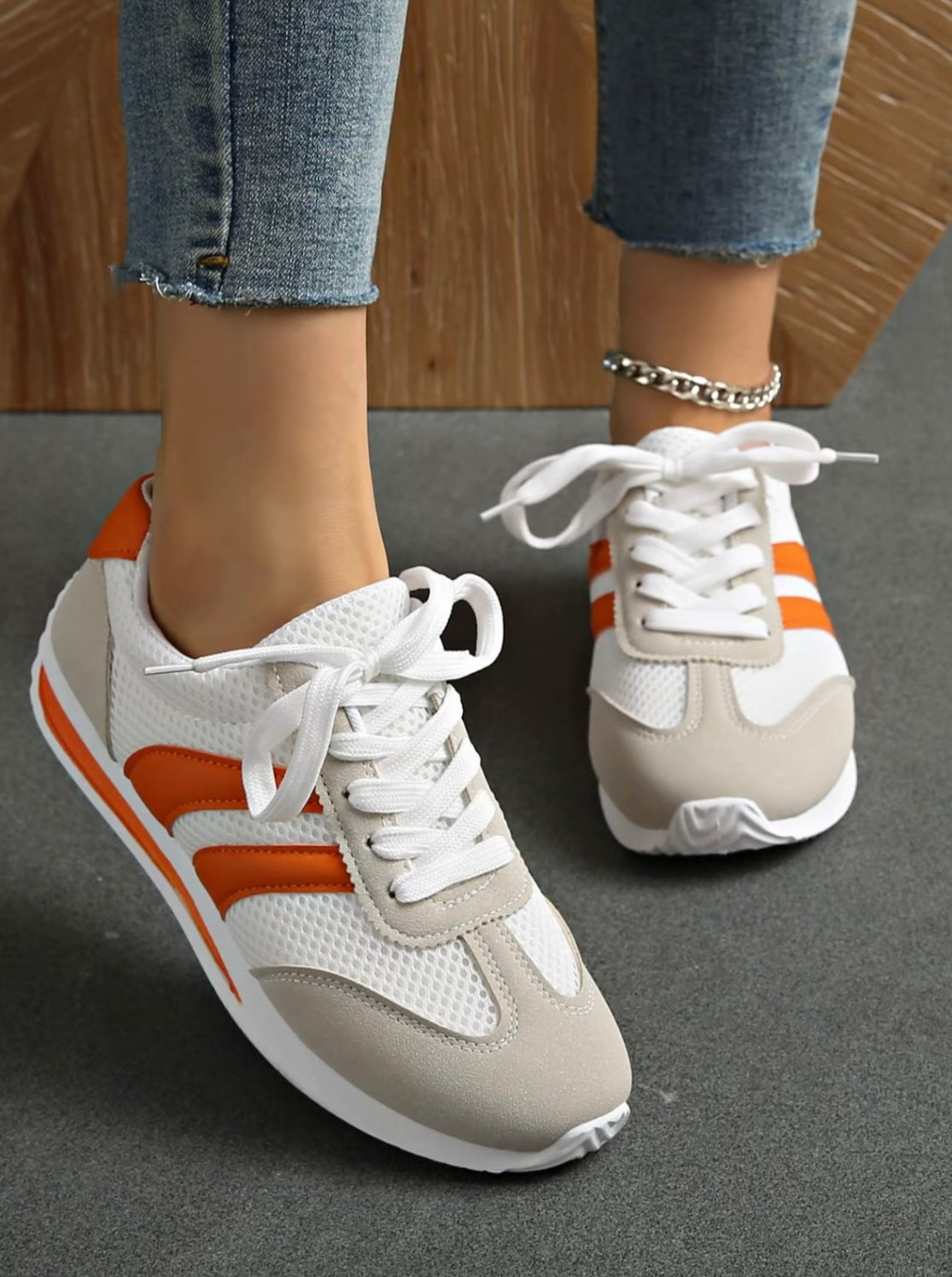 Fashionable women's athletic shoes, round-toe sneakers with thick soles