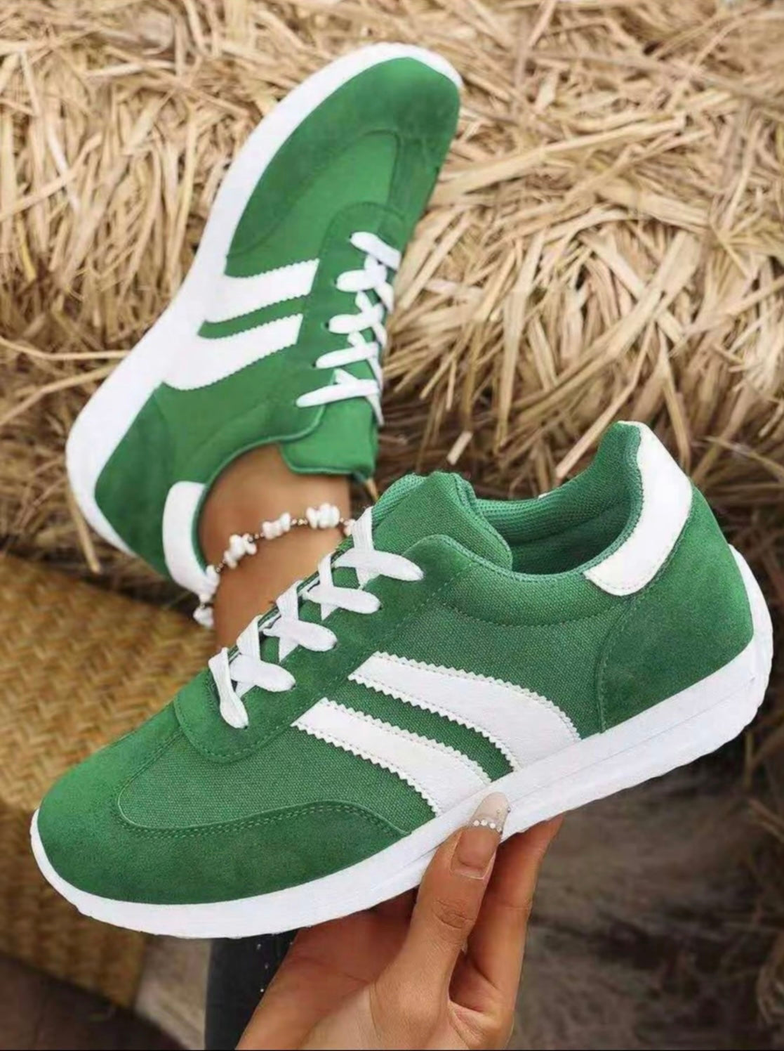 Fashionable women's athletic shoes, round-toe sneakers with thick soles