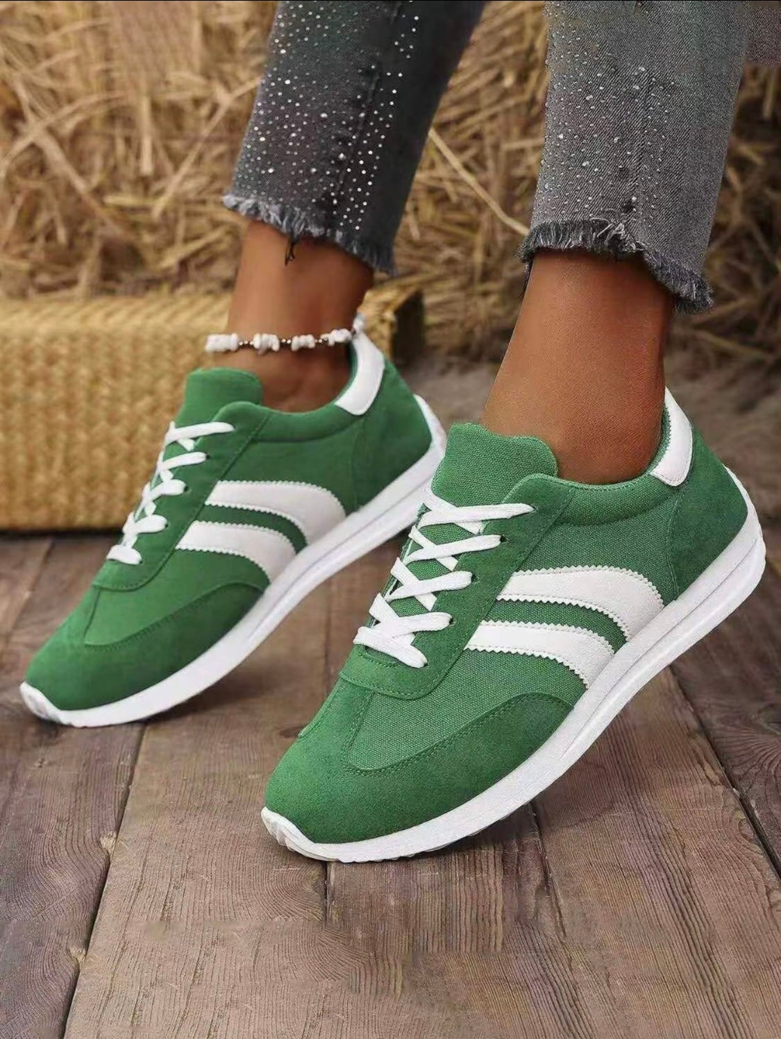 Fashionable women's athletic shoes, round-toe sneakers with thick soles