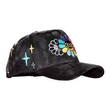 Fashionable baseball cap with daisy smiley face pattern