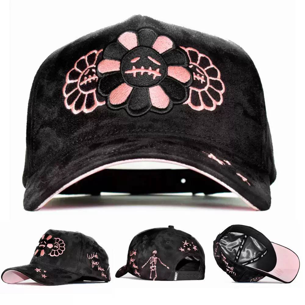 Fashionable baseball cap with daisy smiley face pattern